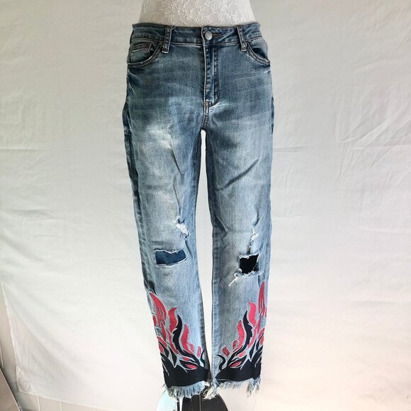 Embroidered Ankle Cropped Frayed Jeans - Picture 5 of 9